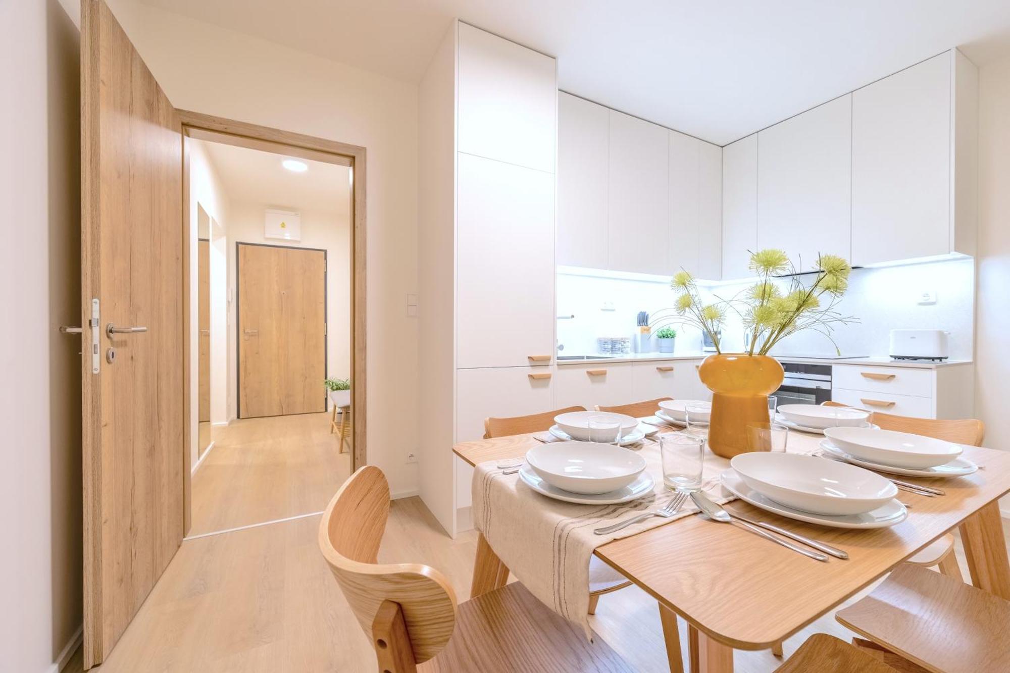 Apartmán Bright 2Br - 5Th Floor, Balcony, Free Parking By Gravity Praha Exteriér fotografie