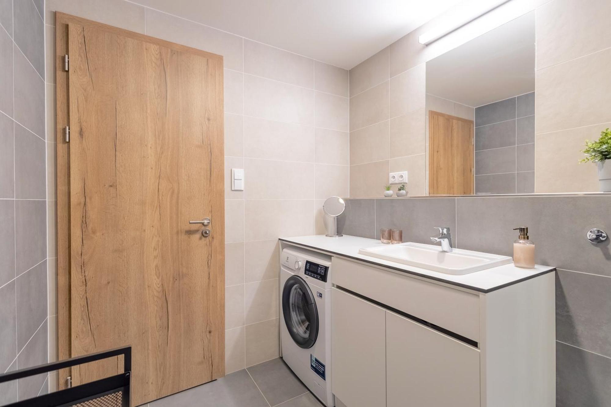 Apartmán Bright 2Br - 5Th Floor, Balcony, Free Parking By Gravity Praha Exteriér fotografie