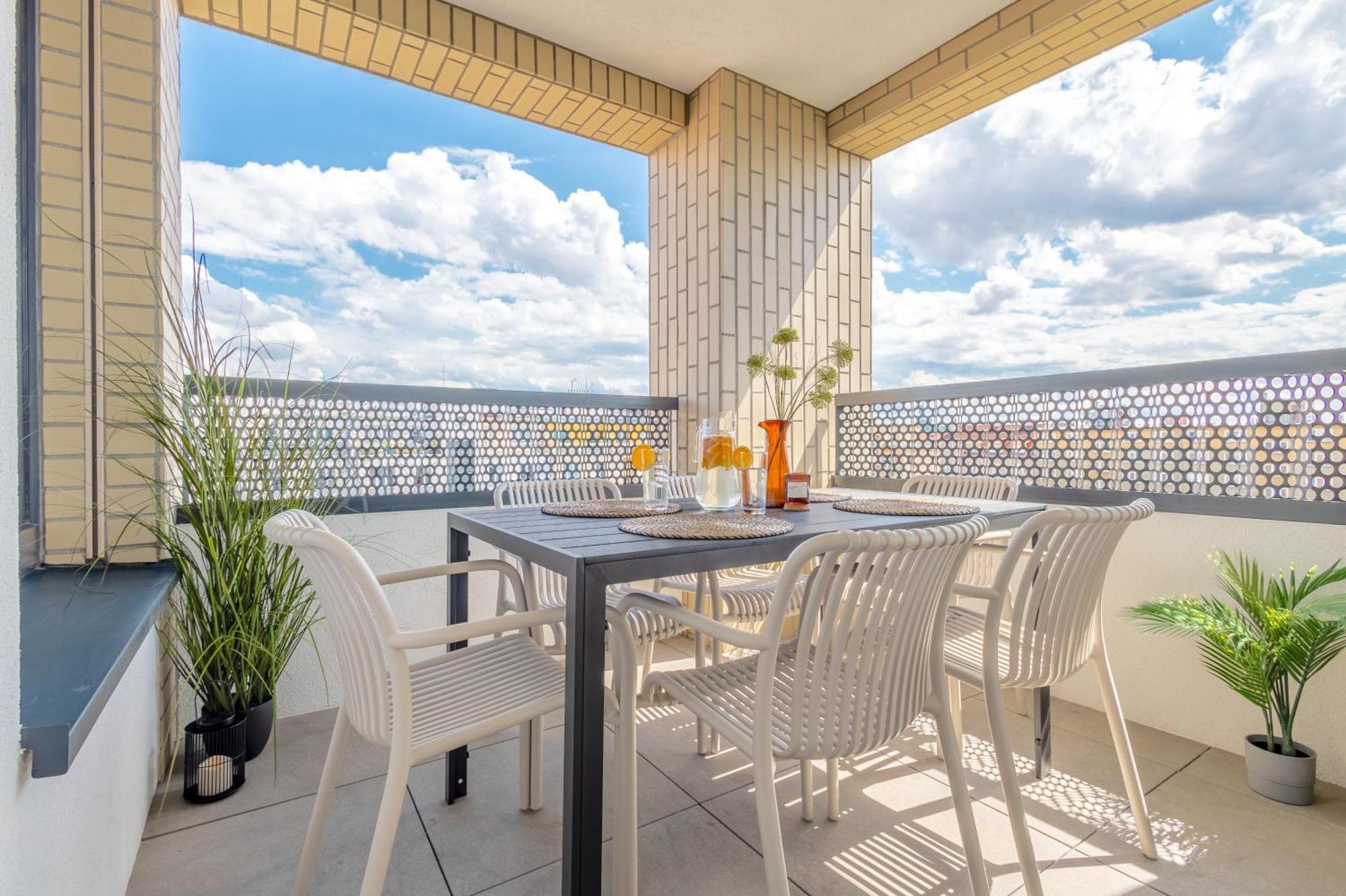 Apartmán Bright 2Br - 5Th Floor, Balcony, Free Parking By Gravity Praha Exteriér fotografie