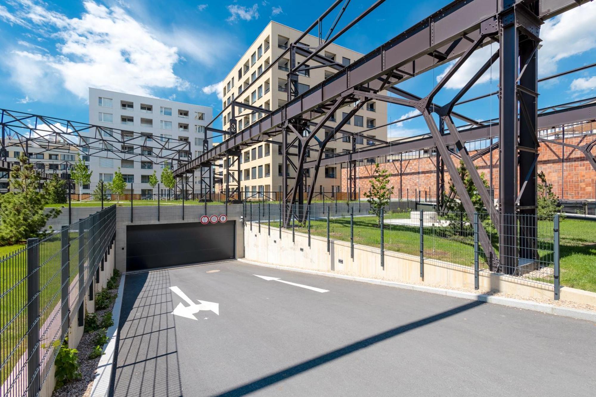 Apartmán Bright 2Br - 5Th Floor, Balcony, Free Parking By Gravity Praha Exteriér fotografie